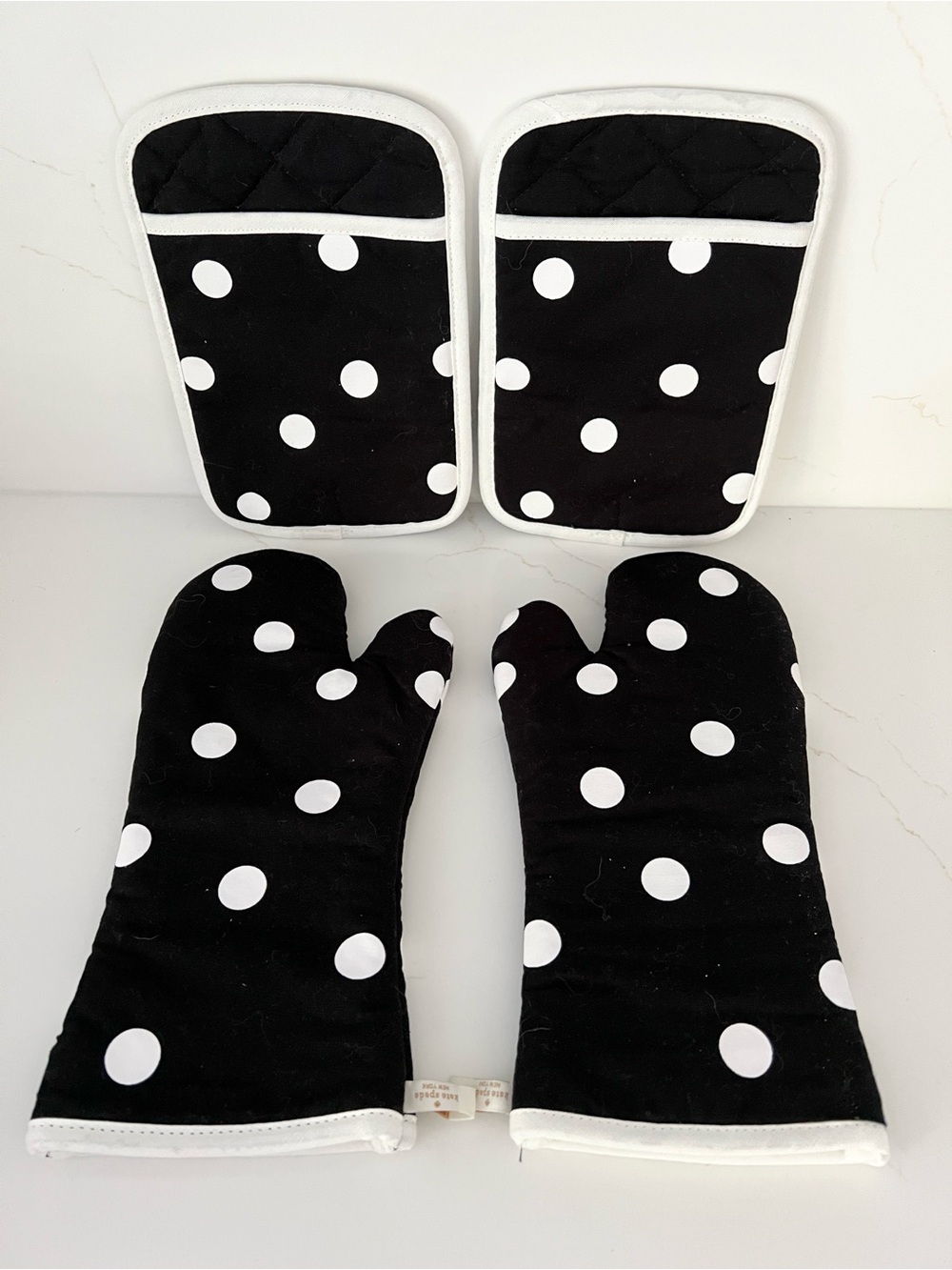 NWOT kate spade Black and White Polka Dot Oven Mitt and Pot Holder Set